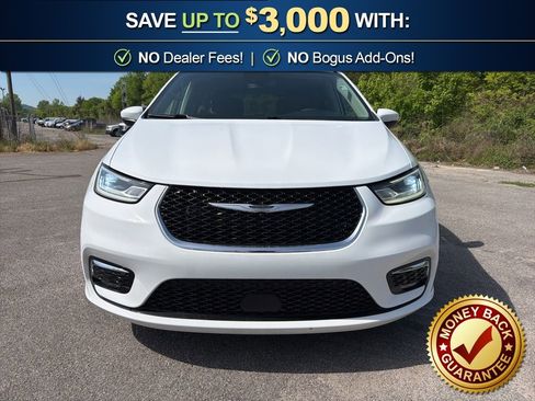 Used 2023 Chrysler Pacifica Touring-L image 2