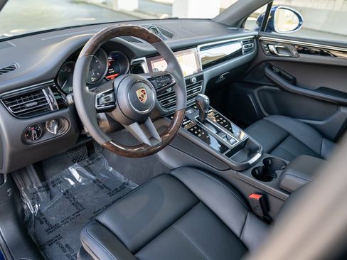 Certified 2026 Porsche Macan AWD/4WD image 4