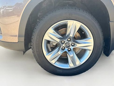 Used 2019 Toyota Highlander Limited AWD/4WD image 34