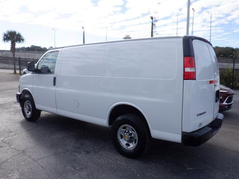 Used 2023 Chevrolet Express 2500 w/ Driver Convenience Package image 3