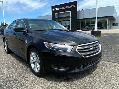 Used 2017 Ford Taurus SE FWD image 2