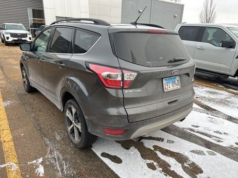 Used 2017 Ford Escape SE w/ Equipment Group 201A image 3