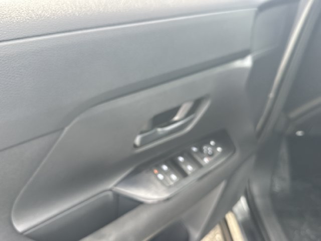 Used 2025 Nissan Kicks S FWD image 14