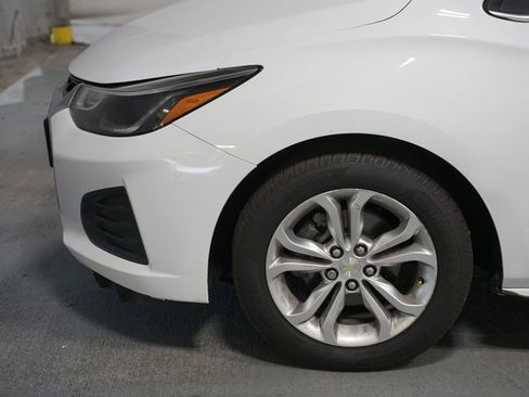 Used 2019 Chevrolet Cruze LT w/ Convenience Package FWD image 5