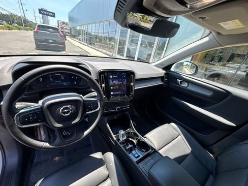 Certified 2025 Volvo XC40 B5 Plus AWD/4WD image 21