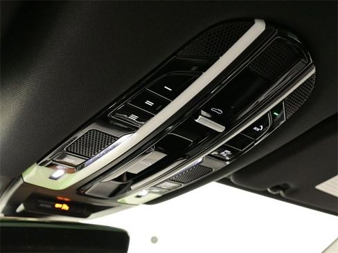 Used 2023 Porsche Cayenne Platinum Edition image 12