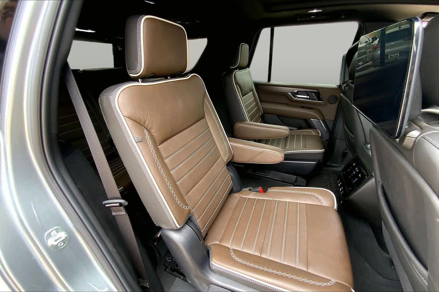 Used 2025 GMC Yukon Denali Ultimate AWD/4WD image 19