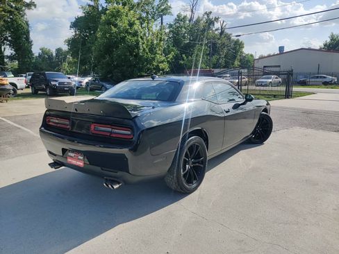 Used 2016 Dodge Challenger SXT w/ Blacktop Package RWD image 4