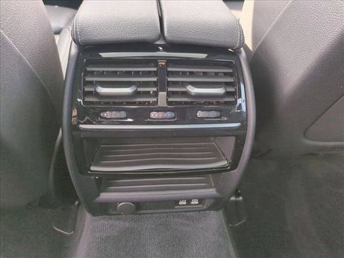 Used 2020 BMW 530e w/ Premium Package image 18