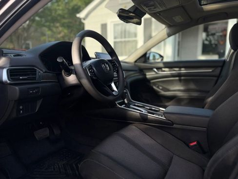 Used 2019 Honda Accord EX image 10
