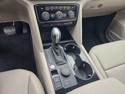 Used 2023 Volkswagen Atlas SE image 24