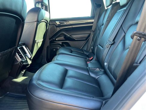 Used 2017 Porsche Cayenne S image 12