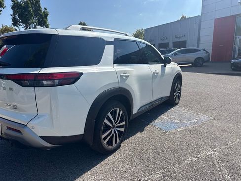 Certified 2024 Nissan Pathfinder Platinum w/ Cargo Package AWD/4WD image 3