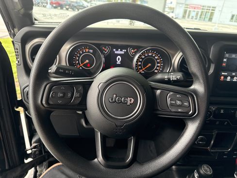 Used 2022 Jeep Wrangler Unlimited Sport AWD/4WD image 16