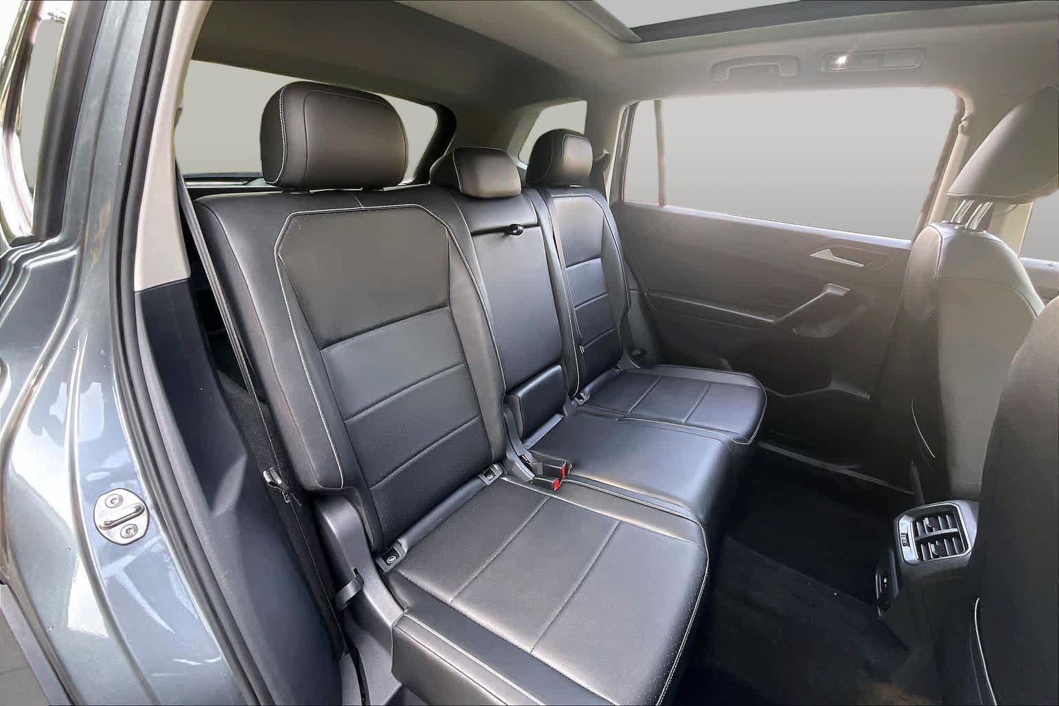 Used 2021 Volkswagen Tiguan SE w/ Panoramic Sunroof Package AWD/4WD image 19