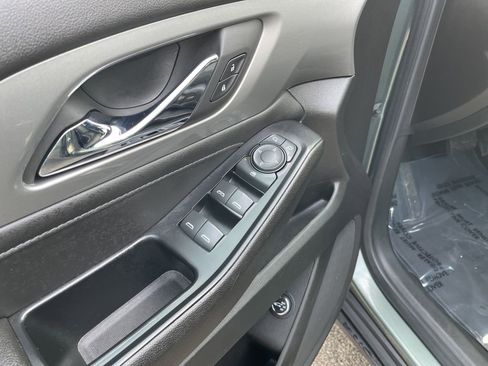 Used 2023 Chevrolet Traverse LT image 6