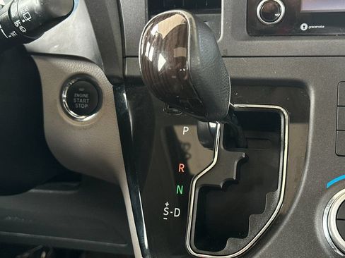 Used 2018 Toyota Sienna XLE w/ XLE Navigation Package FWD image 23