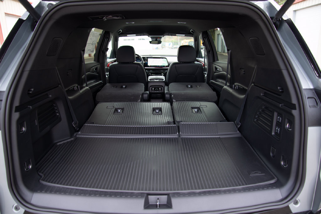 New 2026 Chevrolet Traverse RS w/ LPO, Floor Liner Package FWD image 23