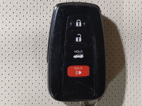 Used 2020 Toyota Camry XLE image 32