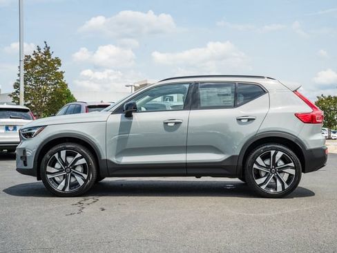 New 2026 Volvo XC40 B5 Plus w/ Climate Package AWD/4WD image 4
