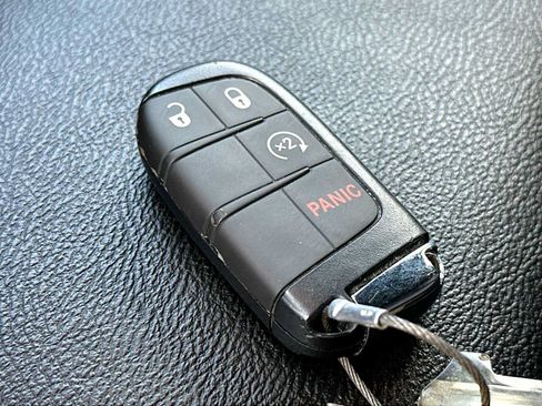 Used 2025 Jeep Compass Limited AWD/4WD image 29