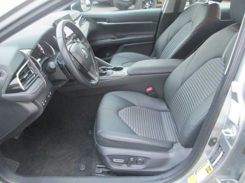 Used 2024 Toyota Camry SE FWD image 9
