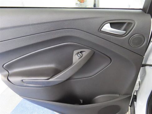 Used 2017 Ford Escape SE w/ Equipment Group 201A FWD image 29