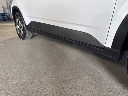 Used 2024 Hyundai Venue Limited FWD image 5