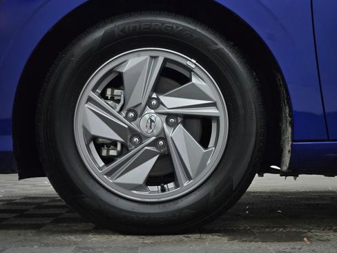 Used 2025 Hyundai Elantra SE image 14