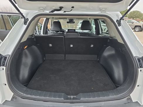 Used 2022 Toyota Corolla Cross XLE image 12