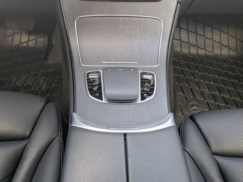 Used 2022 Mercedes-Benz GLC 300 4MATIC image 20