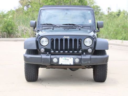 Used 2016 Jeep Wrangler Unlimited Rubicon w/ Connectivity Group AWD/4WD image 2