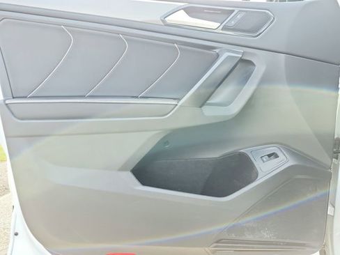 Used 2022 Volkswagen Tiguan SE R-Line image 18