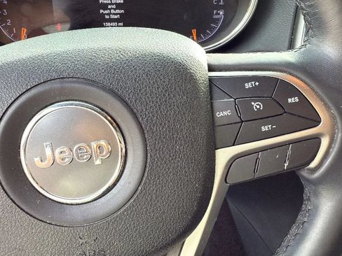 Used 2018 Jeep Grand Cherokee Laredo AWD/4WD image 33
