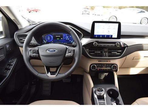 Used 2022 Ford Escape Titanium image 23