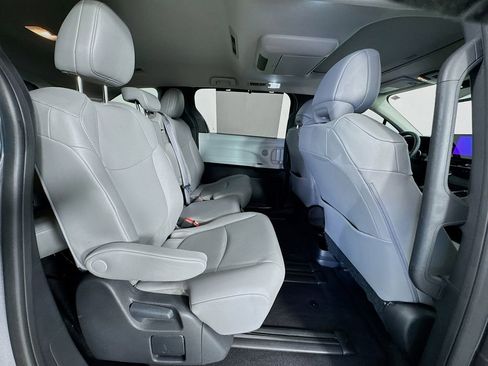 Used 2025 Toyota Sienna XLE w/ XLE Plus Package image 30