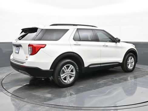 Used 2020 Ford Explorer XLT w/ Equipment Group 202A image 8