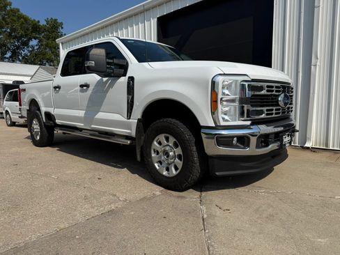 Used 2023 Ford F250 XLT w/ FX4 Off-Road Package AWD/4WD image 2