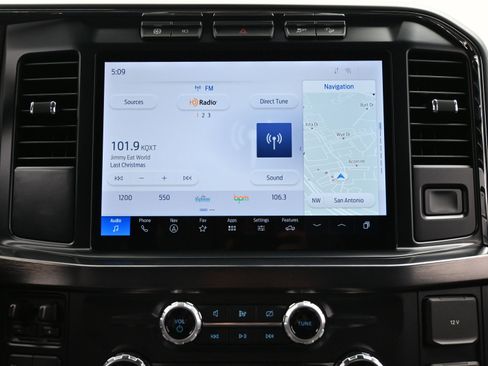 Used 2024 Ford F350 Lariat w/ Black Appearance Package image 28