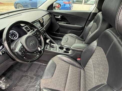 Used 2019 Kia Niro EX image 9