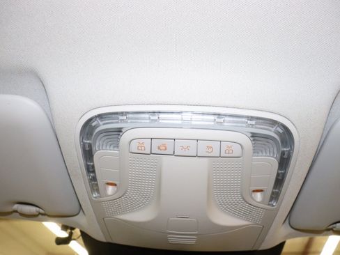 Used 2019 Mercedes-Benz Metris w/ Premium Safety Package image 16