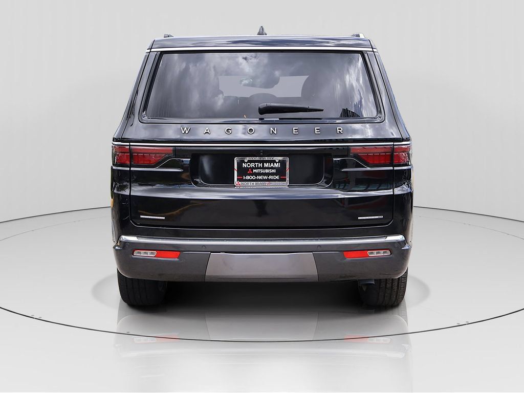 Used 2022 Jeep Wagoneer Series II w/ Premium Group I AWD/4WD image 6
