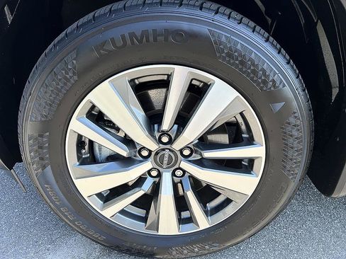 Certified 2025 Nissan Pathfinder SL FWD image 9