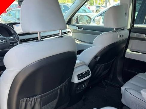 Used 2024 Hyundai Palisade SEL w/ Premium Package FWD image 9