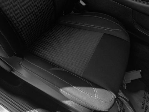 Used 2018 Dodge Challenger SXT RWD image 42