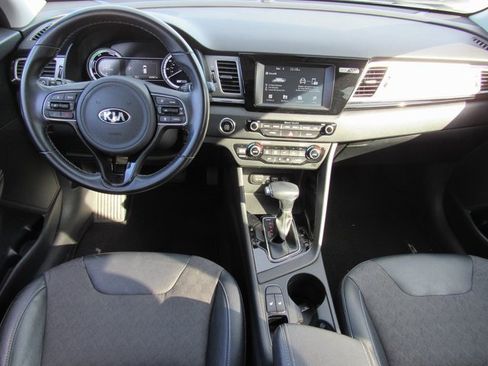 Used 2018 Kia Niro EX image 10