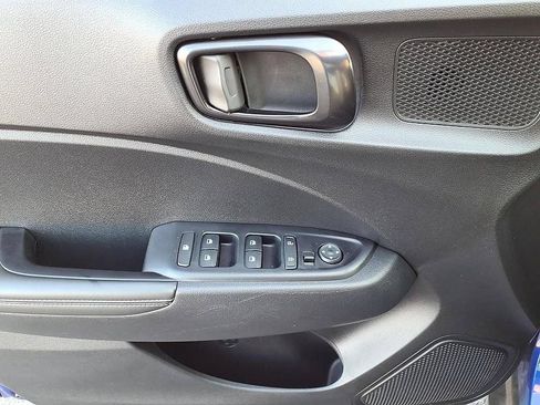 Used 2024 Hyundai Venue Limited FWD image 10