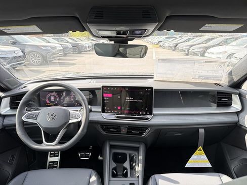 New 2026 Volkswagen Tiguan SE R-Line FWD image 20