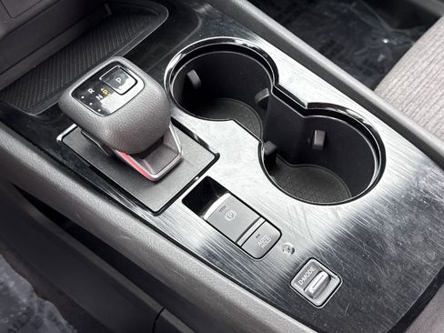 Certified 2023 Nissan Rogue SV FWD image 9