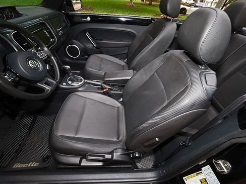 Used 2013 Volkswagen Beetle 2.0T image 5
